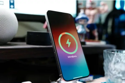 枣阳苹果15换屏服务分享用什么充电器给iPhone15充电更好 